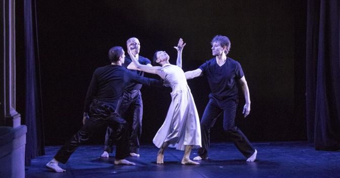 Luciana Savignano in “Funambolia”(foto di Alberto Calcinai) 