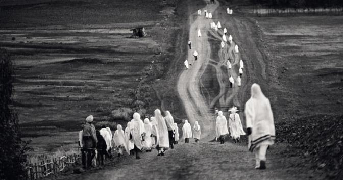, Monika Bulaj, «Ritorno dalla preghiera all’alba», Etiopia 