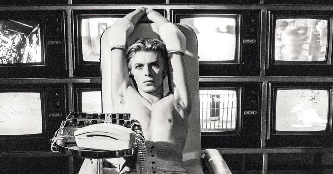  David Bowie è l’alieno Thomas Jerome Newton Copyright: © 1976 Studiocanal Films Ltd. All rights reserved 