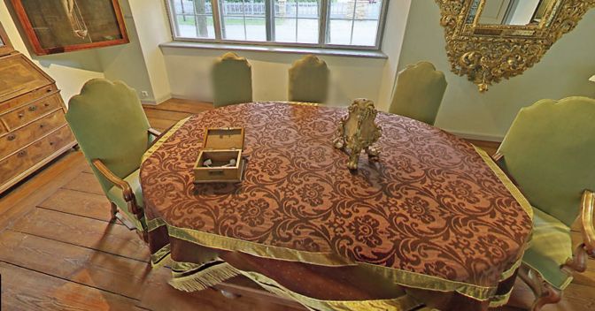  Una delle sale della casa di Pietro il Grande, a Tallinn 