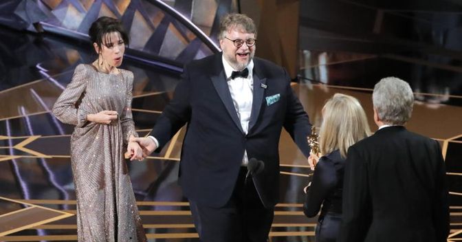 Guillermo del Toro e Sally Hawkins ricevono l’Oscar: miglior film a  “La forma dell’acqua” (REUTERS/Lucas Jackson) 
