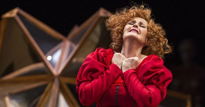 Una scena dell’opera «Beatrix Cenci» musicata da l maestro argentino Alberto Ginastera (1916-1983)  allestita al Teatro Cólon di  Buenos Aires nel  2016 