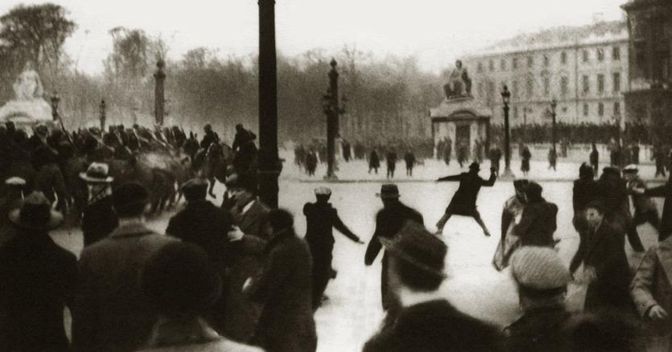 Parigi 6 febbraio 1934, gli scontri in piazza della Concordia (Afp) 