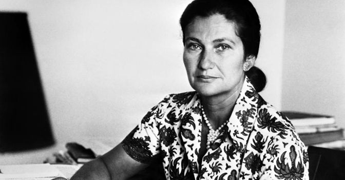 Simone Veil nei primi anni 70, quando era ministro della Sanità in Francia. Nel 1979 sarebbe diventata la prima presidente del Parlamento europeo 