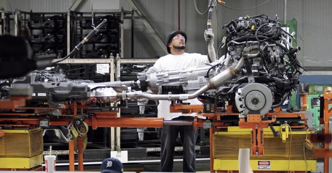 Una linea di produzione nello stabilimento Fca di Detroit (Epa) 