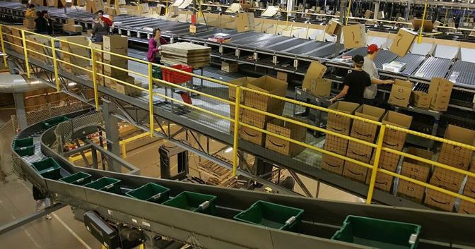 Un centro di smistamento di Amazon in Nevada, Usa (Ap) 