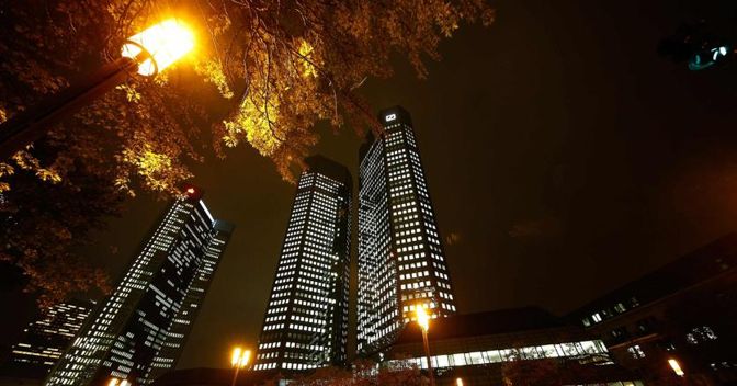 Brexit, Deutsche Bank starebbe programmando un rimpatrio delle attività a Londra verso la filiare di Francoforte. (Reuters) 