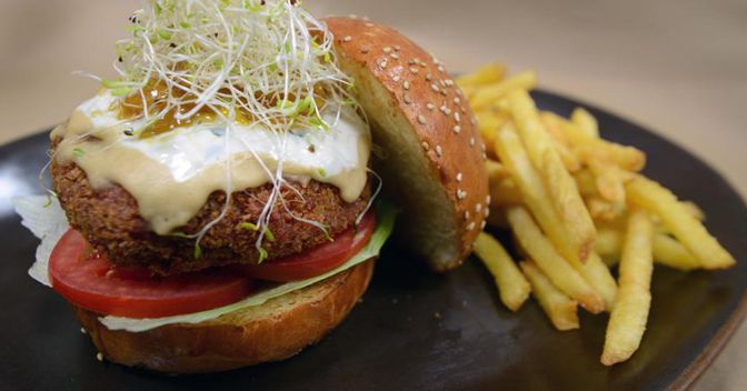 Boom delle alternative vegetali nel fuori casa, hamburger vegetali in prima  linea