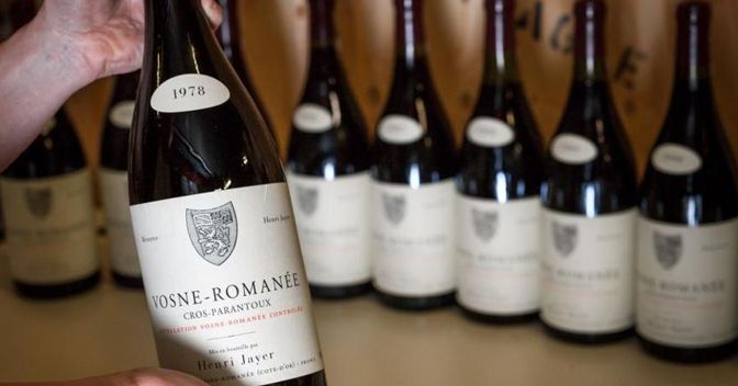 Vino, la Francia batte l’Italia per valore dell’export. Nelle foto bottiglie da collezione di Vosne-Romanée (Afp) 