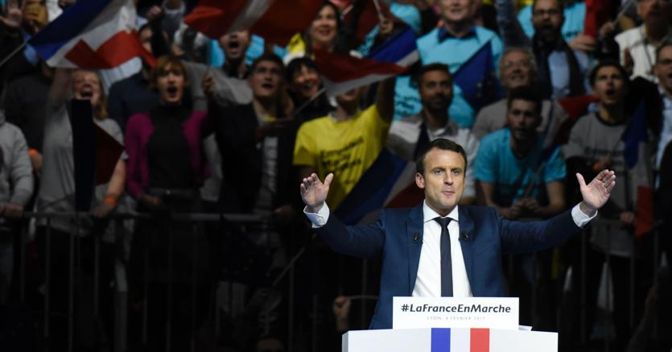 L’ex ministro dell’economia e candidato presidente Emmanuel Macron (Afp) 
