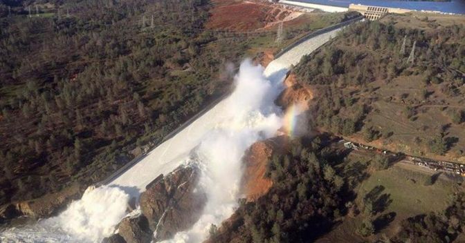 La parte danneggiata della diga più alta degli Stati Uniti a Oroville in California 