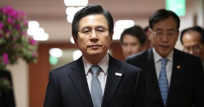 Il primo ministro (e presidente facente funzione) Hwang Kyo-ahn  