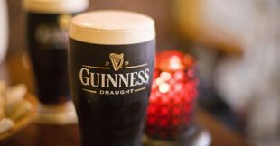 La birra Guinness cambia ricetta e diventa vegana - Il Sole 24 ORE