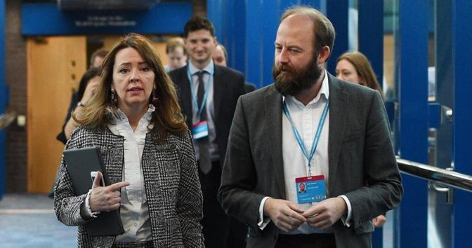 Nick Timothy  e  Fiona Hill (Epa)   