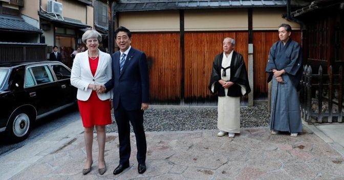 Theresa May e Shinzo Abe a Kyoto (AFP) 
