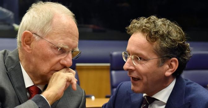 Il ministro delle Finanze tedesco Wolfgang Schaeuble e il presidente dell’Eurogruppo Jeroen Dijsselbloem 