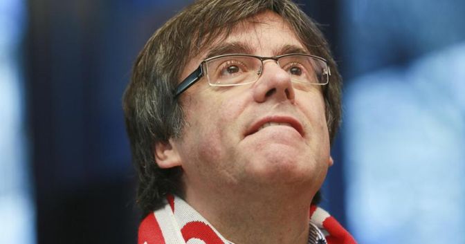 Il presidente della Catalogna Carles Puidgemont . (Epa) 