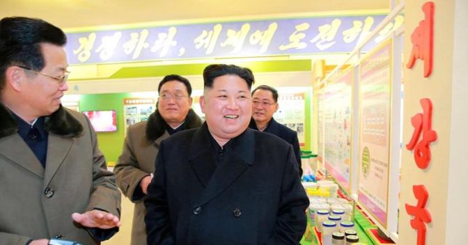 Kim Jong Un il 12 gennaio al centro nazionale delle scienze. Foto è della nordcoreana KCNA,  