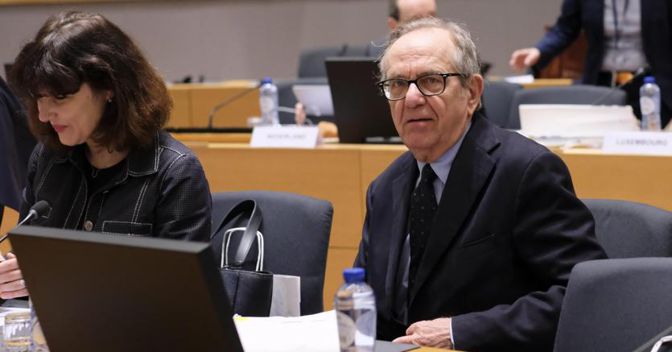 Il ministro dell’Economia, Pier Carlo Padoan, alla riunione Ecofin (Epa)  