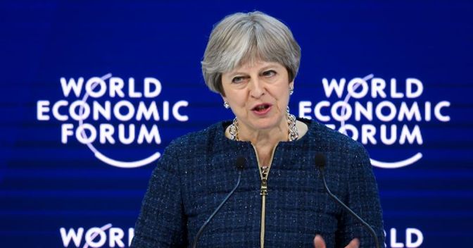 Theresa  May  a Davos (AFP PHOTO / Fabrice COFFRINI)  