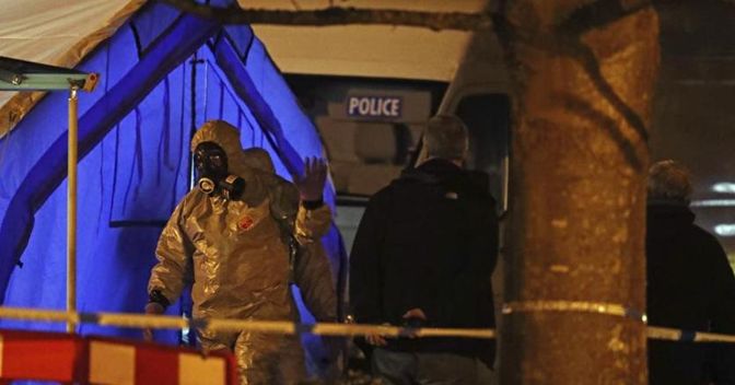 La polizia britannica  a lavoro a Salisbury, dove è stato trovato in condizioni critiche Skripal 