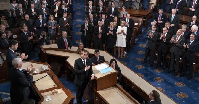 Standing ovation per Emanuel Macron al Congresso Usa (Ap) 