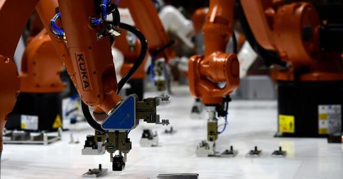 I robot di Kuka, l’azienda tedesca rilevata dalla cinese Midea nel 2016 