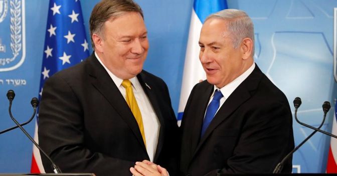 Il Segretario di Stato Usa Mike Pompeo e il Primo Ministro israeliano Benjamin Netanyahu (Reuters) 
