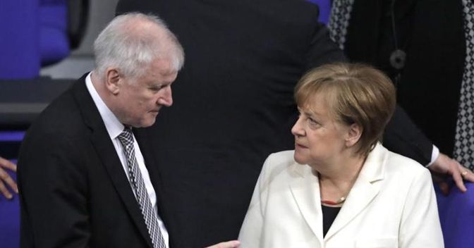 Horst Seehofer e Angela Merkel  