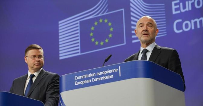 I commissari Ue Valdis Dombrovskis e Pierre Moscovici 