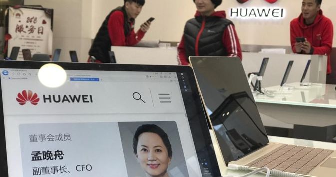 La cfo di Huawei, Meng Wanzhou, figlia del fondatore. È stata arrestata in Canada su richiesta Usa (Foto Epa) 