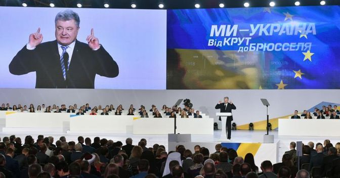 Sulla strada per Bruxelles. Il presidente Petro Poroshenko ha promesso la candidatura dell’Ucraina alla Ue 