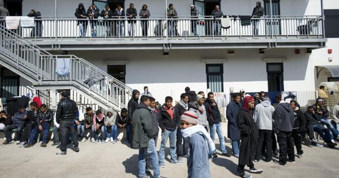 Lampedusa, primo  centro di accoglienza per gli immigrati clandestini approdati sulle coste siciliane 