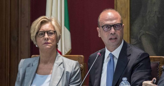 I ministri Alfano e Pinotti durante l'audizione davanti alle commissioni congiunte Esteri e Difesa (Ansa) 