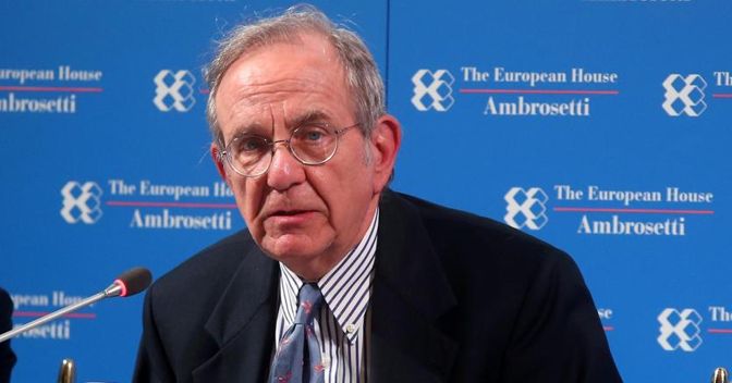 Il  ministro dell'Economia Pier Carlo Padoan (Ansa) 