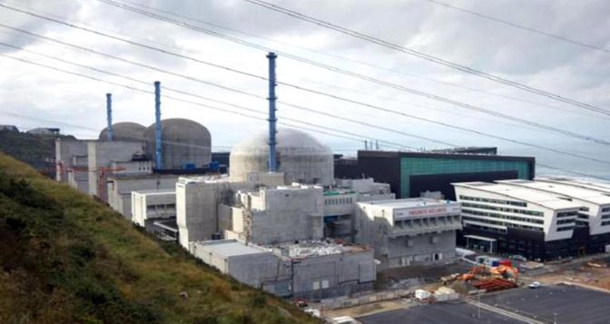 Un'immagine della centrale nucleare di Flamanville, in Francia 
