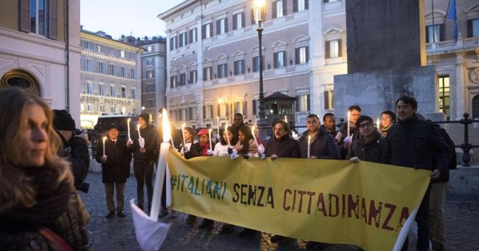 La fiaccolata a Roma davanti a Montecitorio per l’approvazione del ddl sullo ius soli 