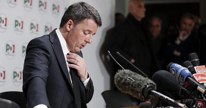 Matteo Renzi durante la conferenza stampa in cui ha annunciato le dimissioni da segretario del Pd (Ansa) 