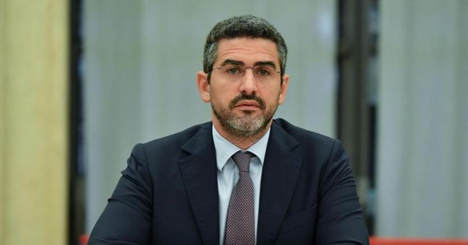 Il ministro per i Rapporti con il Parlamento e la democrazia diretta Riccardo Fraccaro (Ansa) 