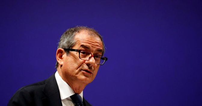Secondo il ministro dell’Economia Giovanni Tria «le previsioni della Commissione europea relative al deficit italiano sono in netto contrasto con quelle del Governo italiano e derivano da un’analisi non attenta e parziale del Documento Programmatico di Bilancio (DPB), della legge di bilancio e dell’andamento dei conti pubblici italiani» (foto Reuters)  
