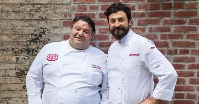 Stefano Callegari (a sinistra). Nel 2008 ha inventato il primo trapizzino nel quartiere romano di Testaccio 