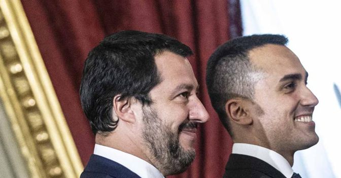 Sul Congresso mondiale delle famiglie, dal 29 al 31 marzo a Verona, le posizioni all’interno della maggioranza divergono, con la Lega a sponsorizzare la manifestazione e i Cinque Stelle a mantenere le distanze dall’iniziativa, considerata «un nuovo medioevo» (nella foto imagoeconomica i due vicepremier Matteo Salvini e Luigi Di Maio)    