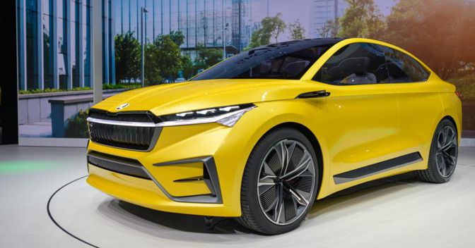 Zero CO2.La Škoda Vision iVanticipa le future elettriche della marca di Mladá Boleslav basate sulla piattaforma Meb del gruppo Volkswagen. L’autonomia è di 500 km e il pacco di celle  Li-Ion si ricarica    l’80% in circa 30 minuti 