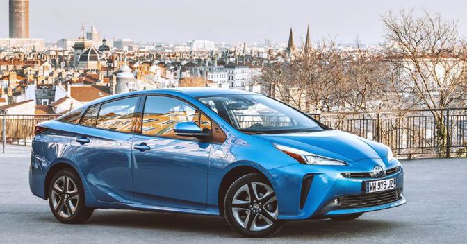 La nuova Prius a trazione integrale che porta in dote anche un leggero maquillage 