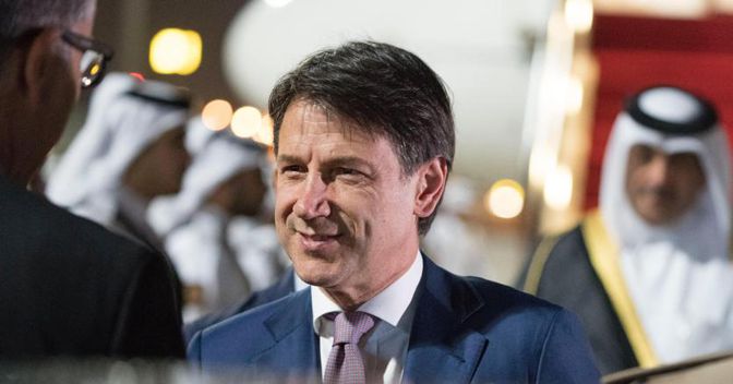 Il presidente del Consiglio Giuseppe Conte è a Doha, dove ha incontrato l’emiro Tamin bin Hamad al-Thani (foto Ansa) 