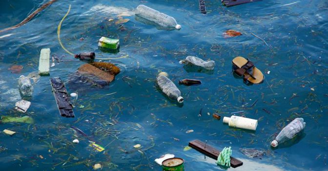 Nel Mar Mediterraneo, che rappresenta solo l’1% delle acque mondiali, si concentra il 7% della microplastica globale (foto Pixtal / AGF) 
