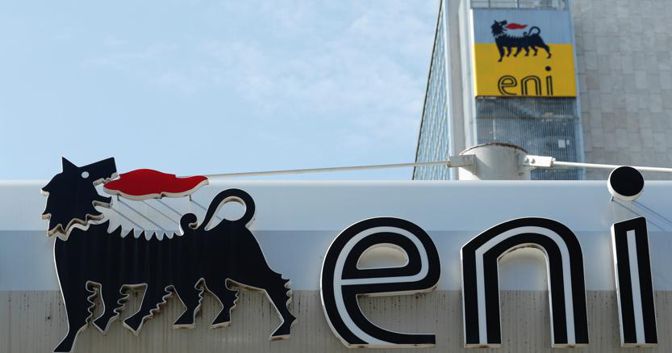 Eni manda in archivio i risultati del primo trimestre con un utile operativo rettificato di 2,35 miliardi, sostanzialmente in linea con il dato dello stesso periodo dello scorso anno (foto Ansa) 