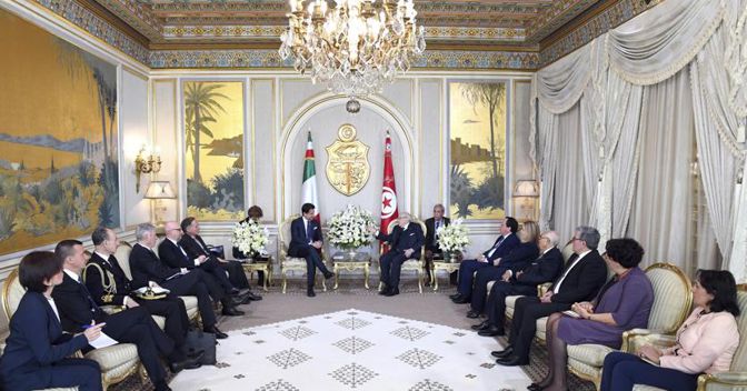 Il premier Giuseppe Conte ha incontrato il presidente della Repubblica tunisina, Beji Caid Essebsi, al Palazzo presidenziale a Cartagine (fonte Ap) 