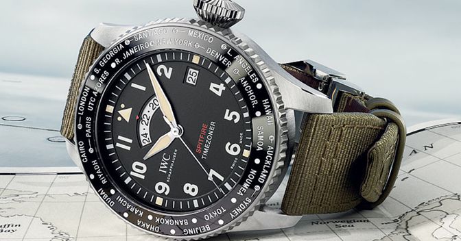 Il Pilot’s Watch Timezoner Spitfire Edition “The Longest Flight”, in acciaio con movimento automatico, è un’edizione limitata di  250 pezzi. Rotando la lunetta si sceglie il fuso orario e  si regolano la lancetta delle ore, la data e l’indicazione delle 24 ore. (prezzo: 14.200 euro). 