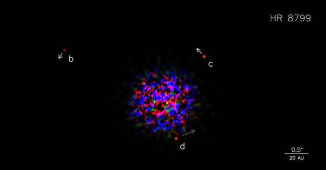 La prima immagine ottenuta, nel 2008, del sistema planetario attorno alla stella HR 8799 
